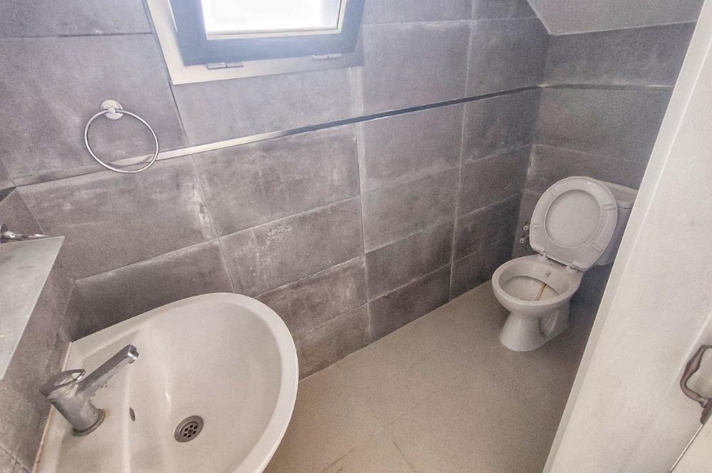 Girne Çatalköy'de Triplex 3+1 ikiz Villa- Eşsiz Dağ ve Deniz Manzaralı, Çok Katlı Modern Konut - Havuz ve Fitness İmkanlarıyla**