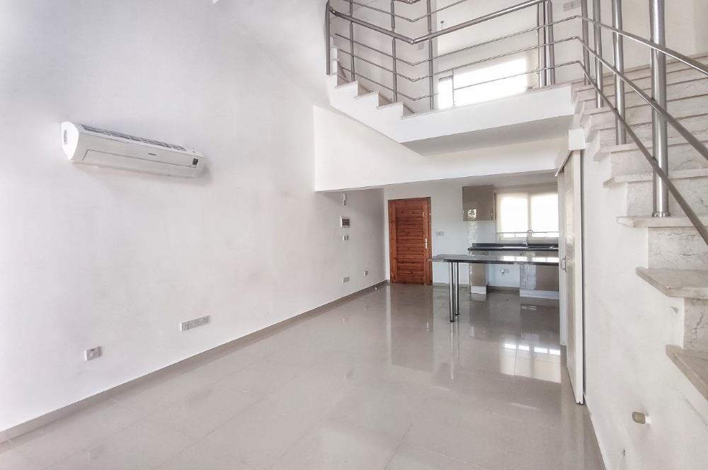 Girne Çatalköy'de Triplex 3+1 ikiz Villa- Eşsiz Dağ ve Deniz Manzaralı, Çok Katlı Modern Konut - Havuz ve Fitness İmkanlarıyla**