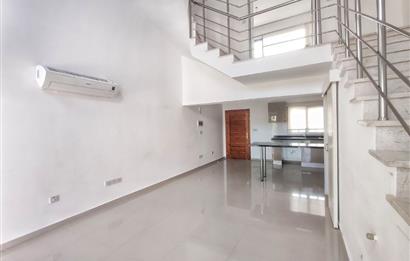 Girne Çatalköy'de Triplex 3+1 ikiz Villa- Eşsiz Dağ ve Deniz Manzaralı, Çok Katlı Modern Konut - Havuz ve Fitness İmkanlarıyla**