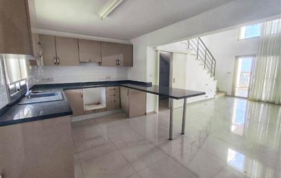 Girne Çatalköy'de Triplex 3+1 ikiz Villa- Eşsiz Dağ ve Deniz Manzaralı, Çok Katlı Modern Konut - Havuz ve Fitness İmkanlarıyla**