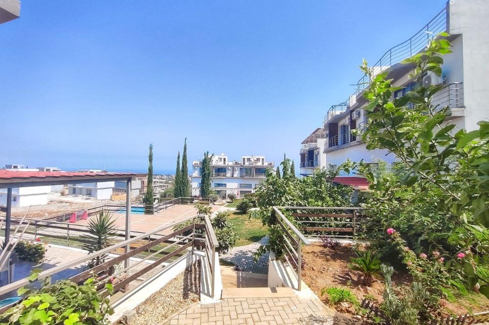 Girne Çatalköy'de Triplex 3+1 ikiz Villa- Eşsiz Dağ ve Deniz Manzaralı, Çok Katlı Modern Konut - Havuz ve Fitness İmkanlarıyla**