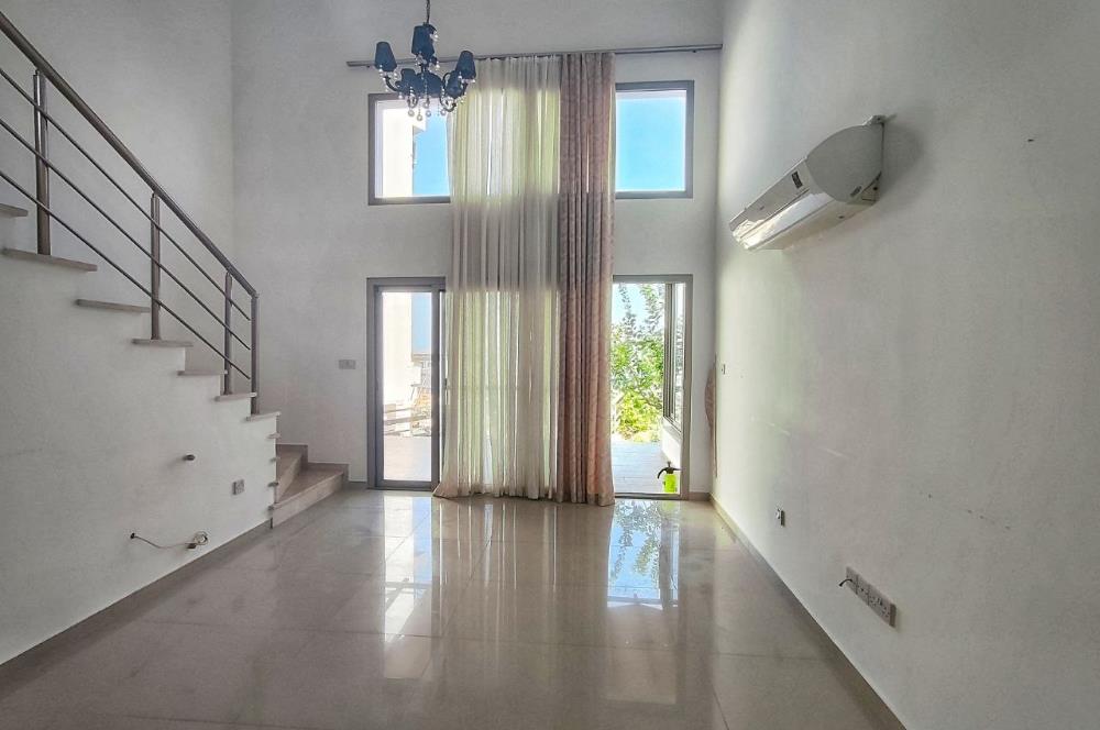 Girne Çatalköy'de Triplex 3+1 ikiz Villa- Eşsiz Dağ ve Deniz Manzaralı, Çok Katlı Modern Konut - Havuz ve Fitness İmkanlarıyla**