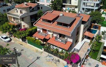 KUŞADASI ŞEHİR MERKEZİNDE  5+1 ÖZEL HAVUZLU 576 m2 BAHÇELİ VİLLA