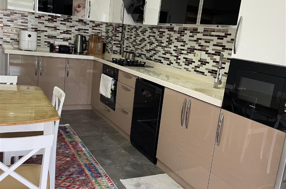 HASTANE VE METROYA YAKIN ARA KAT LÜKS 4+1 165 M2 DAİRE