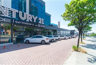 BEYTEPE BULVARINA CEPHELİ 1200m2 KULLANIMLI KİRALIK DÜKKAN