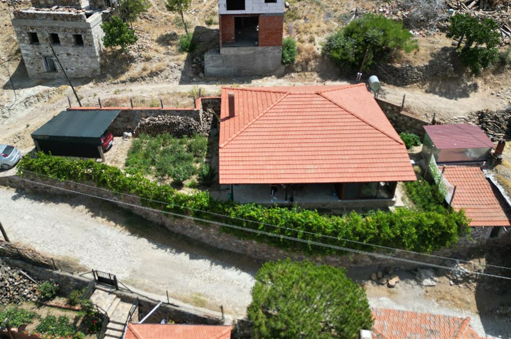 Burhaniye Avunduk’ta, Körfez Manzaralı, Satılık, Özel Yapım Taş Köy Evi