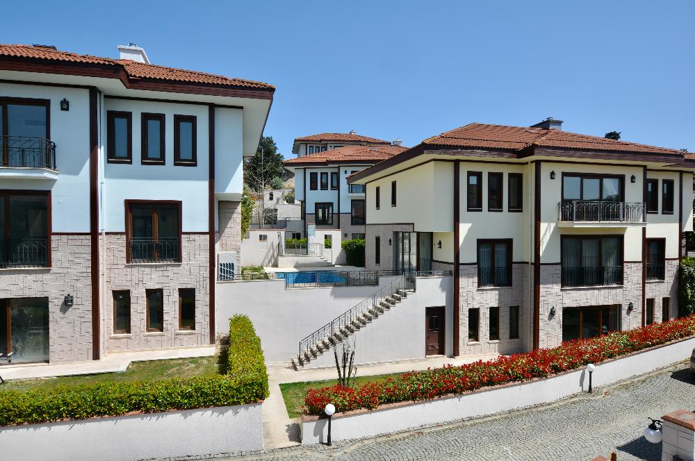 Simas Konaklarında Müstakil Havuzlu, Bahçeli Kiralık Villa