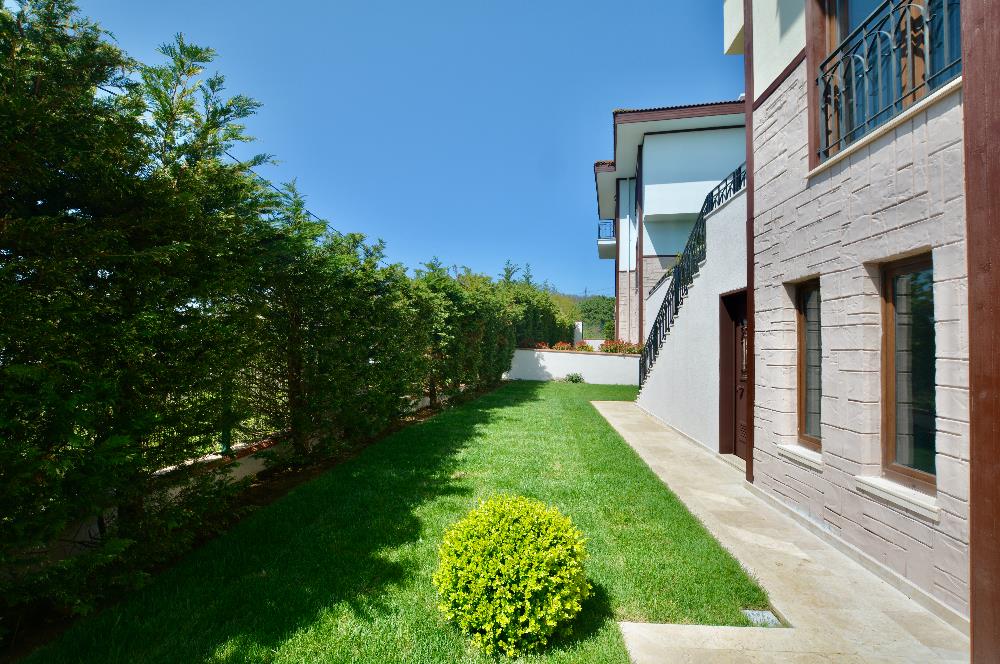 Simas Konaklarında Müstakil Havuzlu, Bahçeli Kiralık Villa