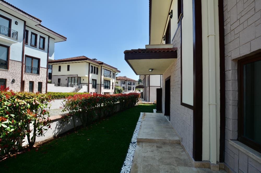 Simas Konaklarında Müstakil Havuzlu, Bahçeli Kiralık Villa