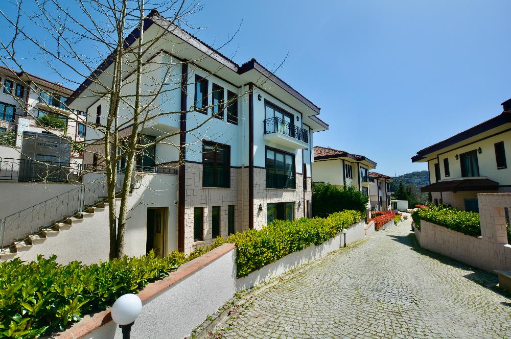 Simas Konaklarında Müstakil Havuzlu, Bahçeli Kiralık Villa