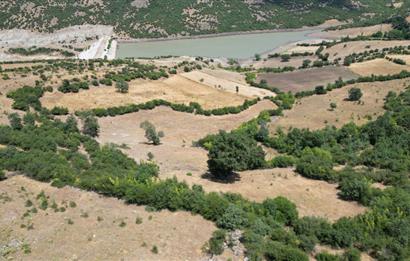 C21 BAL'DAN ALTIEYLÜL İLÇESİ BAYAT MAHALLESİNDE BARAJ MANZARALI PARSEL 