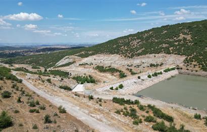 C21 BAL'DAN ALTIEYLÜL İLÇESİ BAYAT MAHALLESİNDE BARAJ MANZARALI PARSEL 