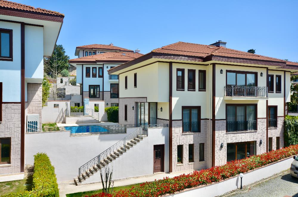 Simas Konaklarında Müstakil Havuzlu, Bahçeli Kiralık Villa