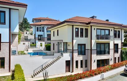 Simas Konaklarında Müstakil Havuzlu, Bahçeli Kiralık Villa