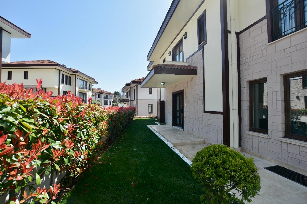 Simas Konaklarında Müstakil Havuzlu, Bahçeli Kiralık Villa