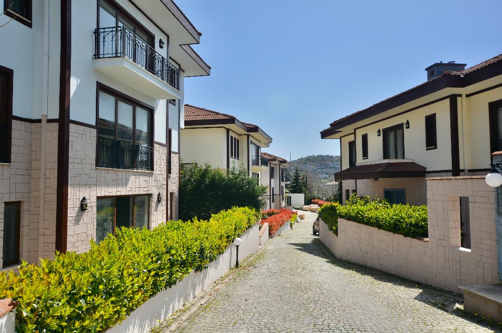 Simas Konaklarında Müstakil Havuzlu, Bahçeli Kiralık Villa