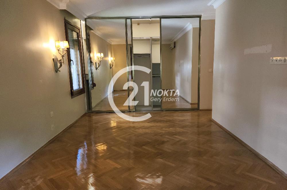 SUADİYE BAĞDAT CADDESİNDE GÜVENLİKLİ DEPREM RAPORLU 4+1 190 m2