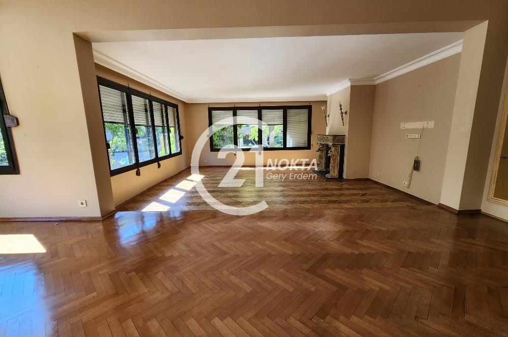 SUADİYE BAĞDAT CADDESİNDE GÜVENLİKLİ DEPREM RAPORLU 4+1 190 m2