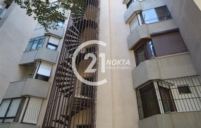 SUADİYE BAĞDAT CADDESİNDE GÜVENLİKLİ DEPREM RAPORLU 4+1 190 m2