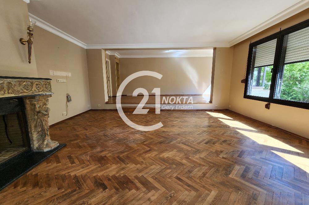 SUADİYE BAĞDAT CADDESİNDE GÜVENLİKLİ DEPREM RAPORLU 4+1 190 m2