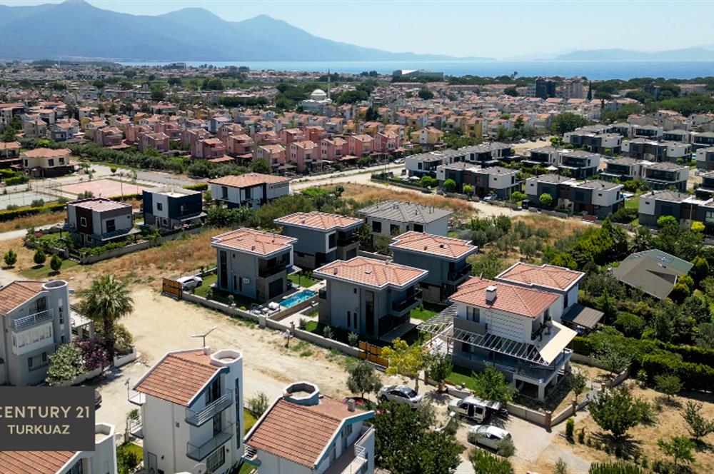 Kuşadası Siteler Bölgesinde Denize 900 Metre Uzaklıkta Özel Havuzlu Villa