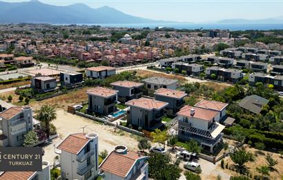 Kuşadası Siteler Bölgesinde Denize 900 Metre Uzaklıkta Özel Havuzlu Villa