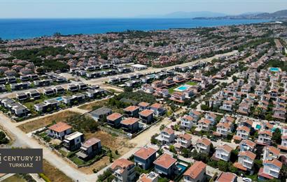 Kuşadası Siteler Bölgesinde Denize 900 Metre Uzaklıkta Özel Havuzlu Villa