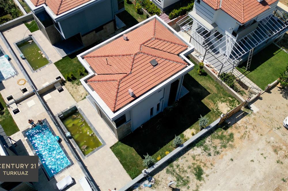 Kuşadası Siteler Bölgesinde Denize 900 Metre Uzaklıkta Özel Havuzlu Villa