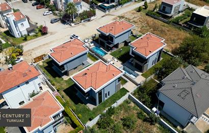 Kuşadası Siteler Bölgesinde Denize 900 Metre Uzaklıkta Özel Havuzlu Villa