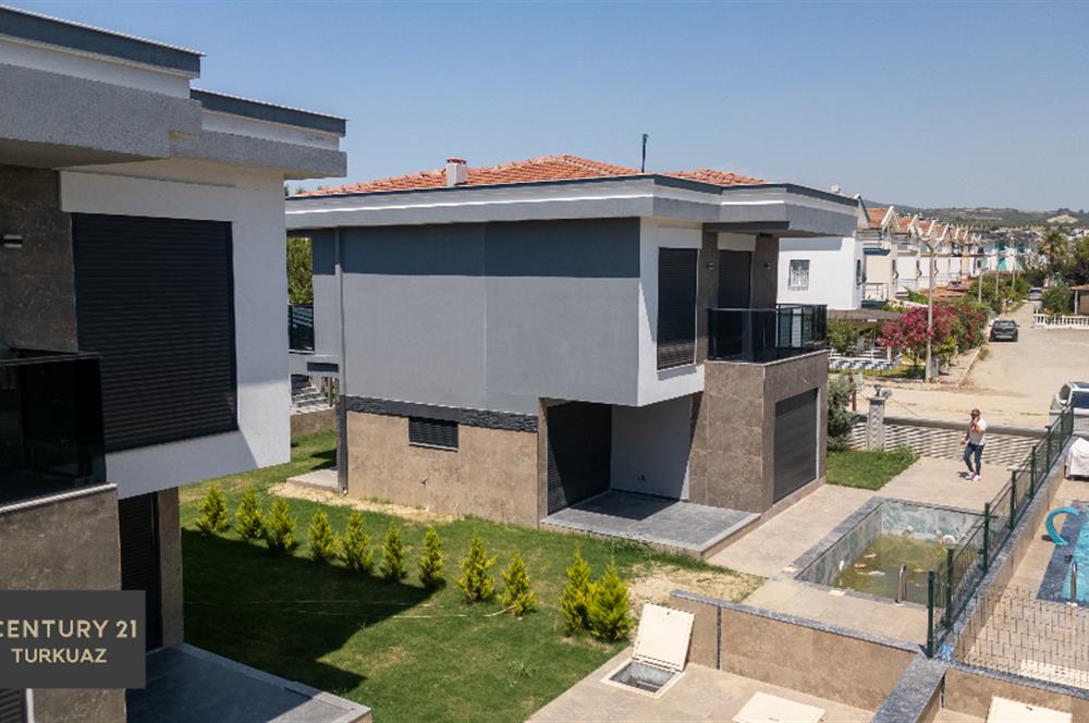 Kuşadası Siteler Bölgesinde Denize 900 Metre Uzaklıkta Özel Havuzlu Villa