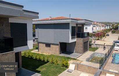 Kuşadası Siteler Bölgesinde Denize 900 Metre Uzaklıkta Özel Havuzlu Villa