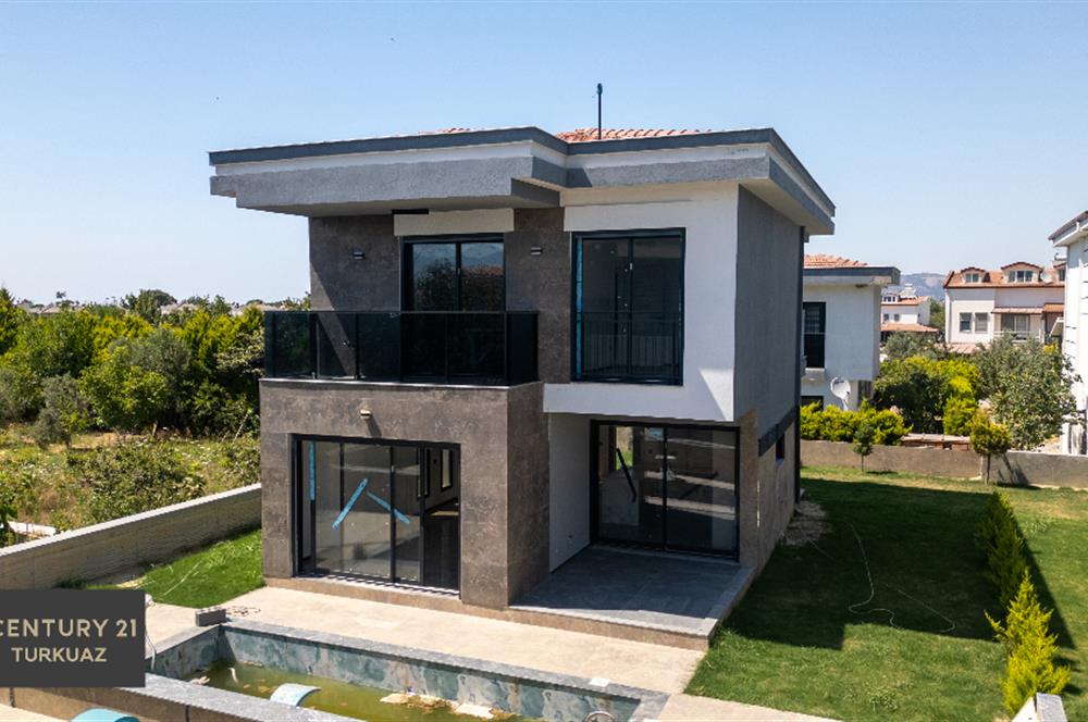 Kuşadası Siteler Bölgesinde Denize 900 Metre Uzaklıkta Özel Havuzlu Villa