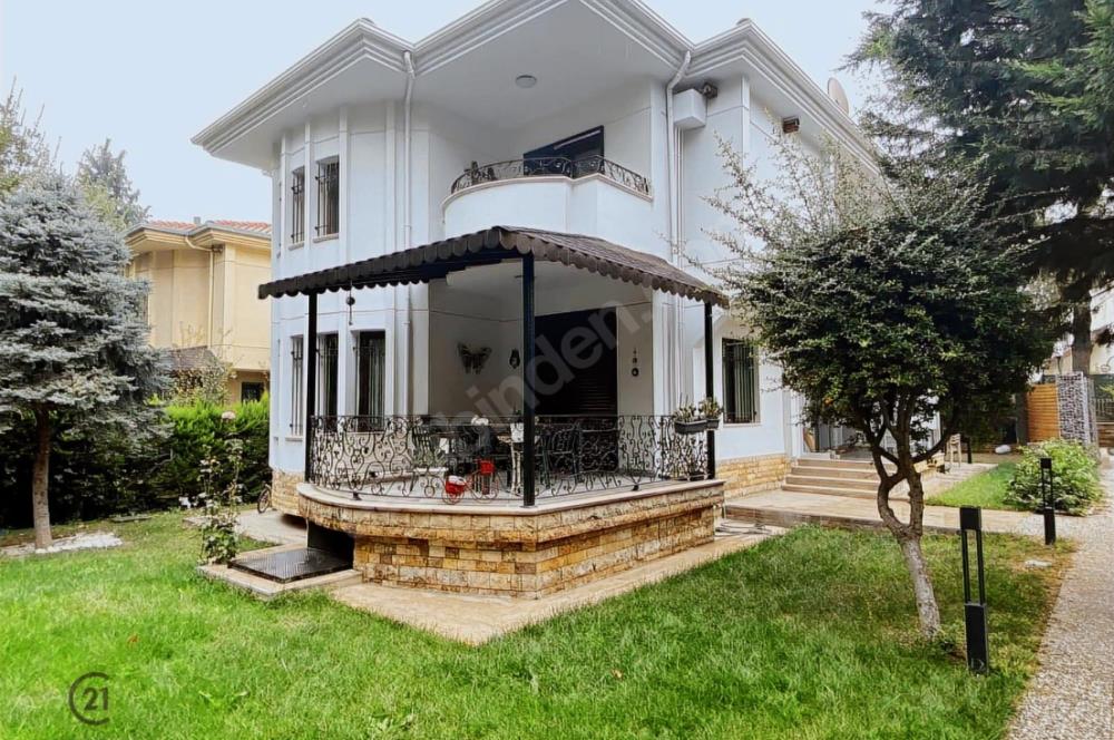 Antik Evler'de İçi Yenilenmiş Satılık Villa