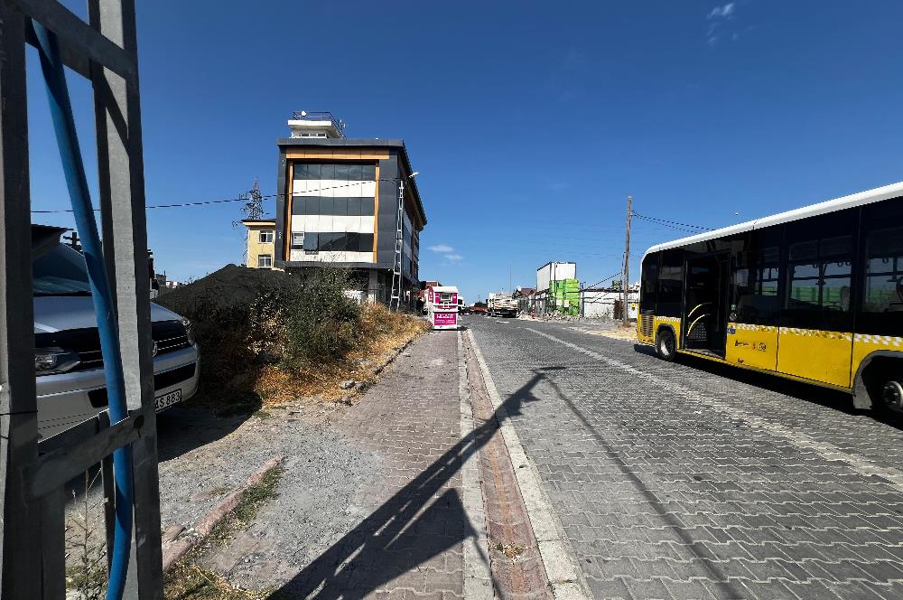 Akçaburgaz Satılık Giriş Kat Dükkan