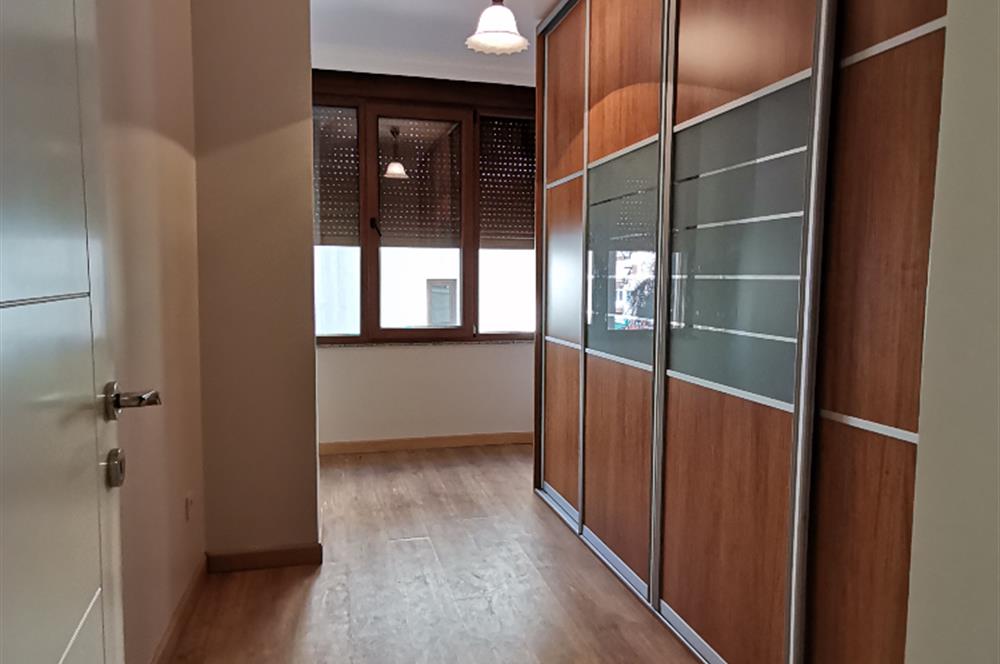 CENTURY 21 SAHRA'DAN EMİNALİ PAŞA CAD. 8 YILLIK BİNADA 2+1