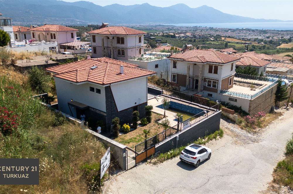 Kuşadası Soğucakta Muhteşem Deniz Manzaralı Özel Havuzlu  4+1 Villa