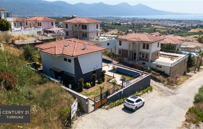 Kuşadası Soğucakta Muhteşem Deniz Manzaralı Özel Havuzlu  4+1 Villa