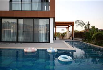 Girne Çatalköy'de özel havuzlu satılık lüks 4+1 villa