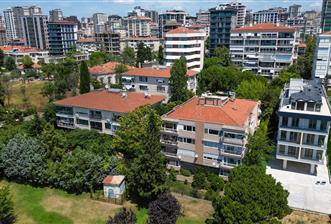 Bostancı Sahil Parselinde Satılık 5+1 190 m2 net Daire