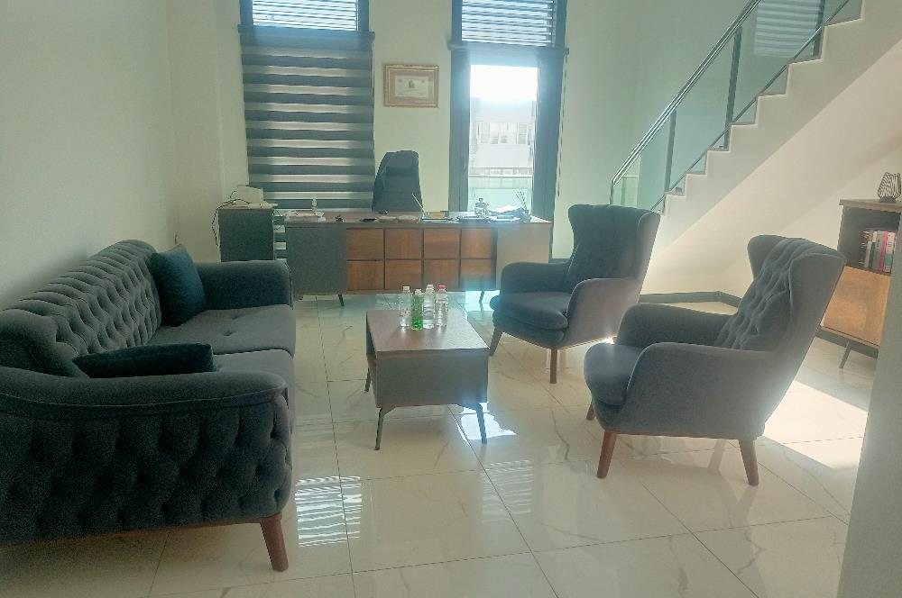 Kuşadası’nın Kalbi İnönü Caddesinde Modern Bir Ofis