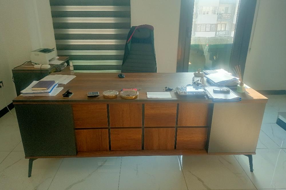 Kuşadası’nın Kalbi İnönü Caddesinde Modern Bir Ofis