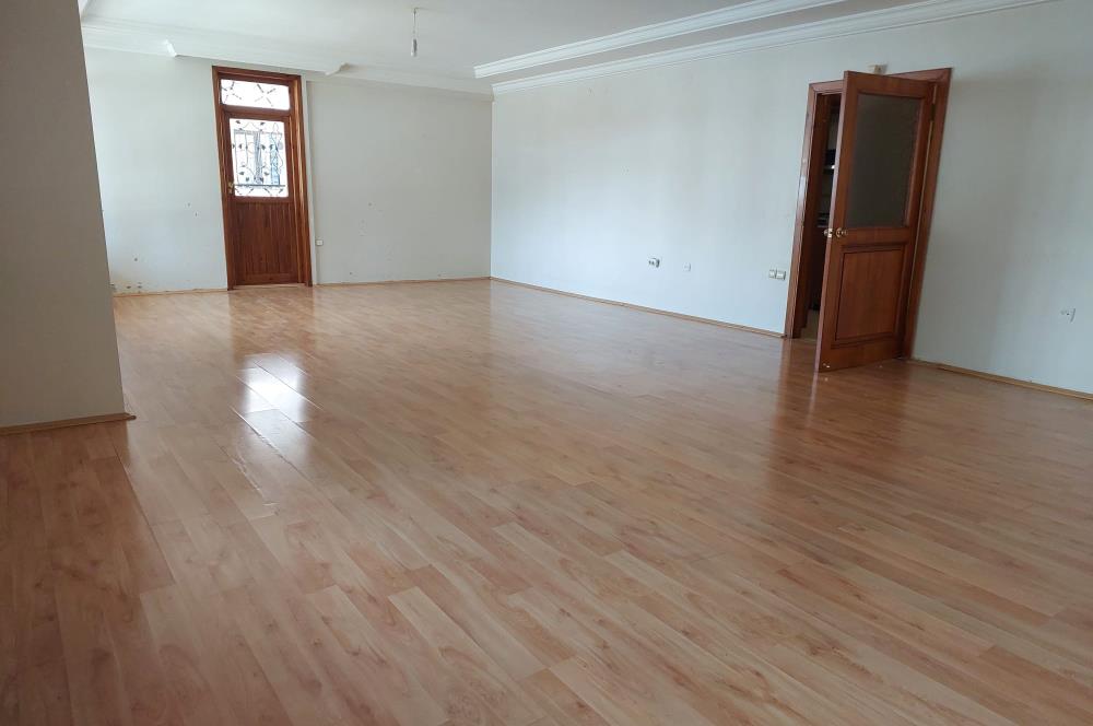 4 BR FLAT FOR SALE