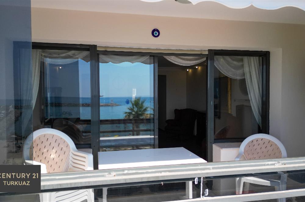 Kuşadası Marina da Muhteşem Deniz Manzaralı Satılık 2+1 Yalı Dairesi