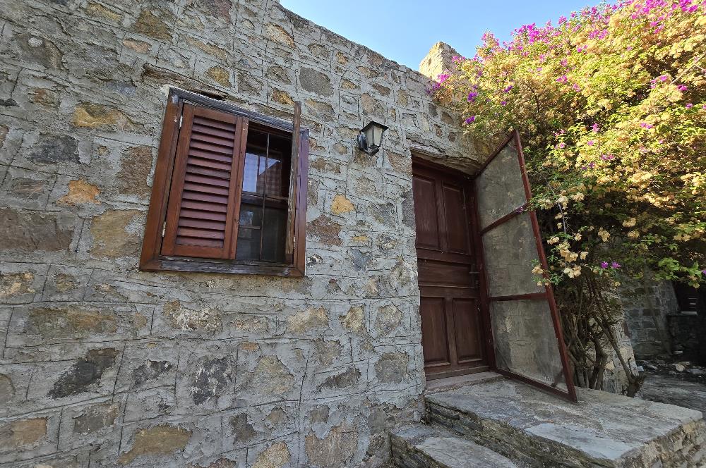 Bodrum Göltürkbükü 1.052 m² Arsa içinde Satılık Taş Villa