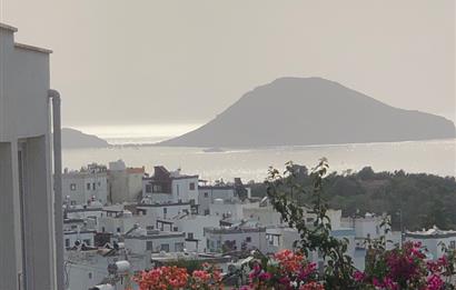 Bodrum Turgutreis Karabağ'da Manzaralı Bahçeli Satılık Daire 