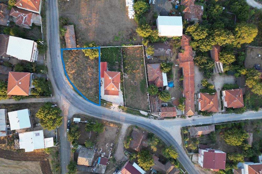 C21; EMİRALİ VILLAGE CORNER HOUSING+COMMERCIAL LAND FOR SALE FOR INVESTMENT