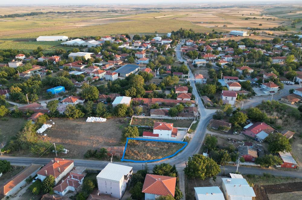 C21; EMİRALİ VILLAGE CORNER HOUSING+COMMERCIAL LAND FOR SALE FOR INVESTMENT