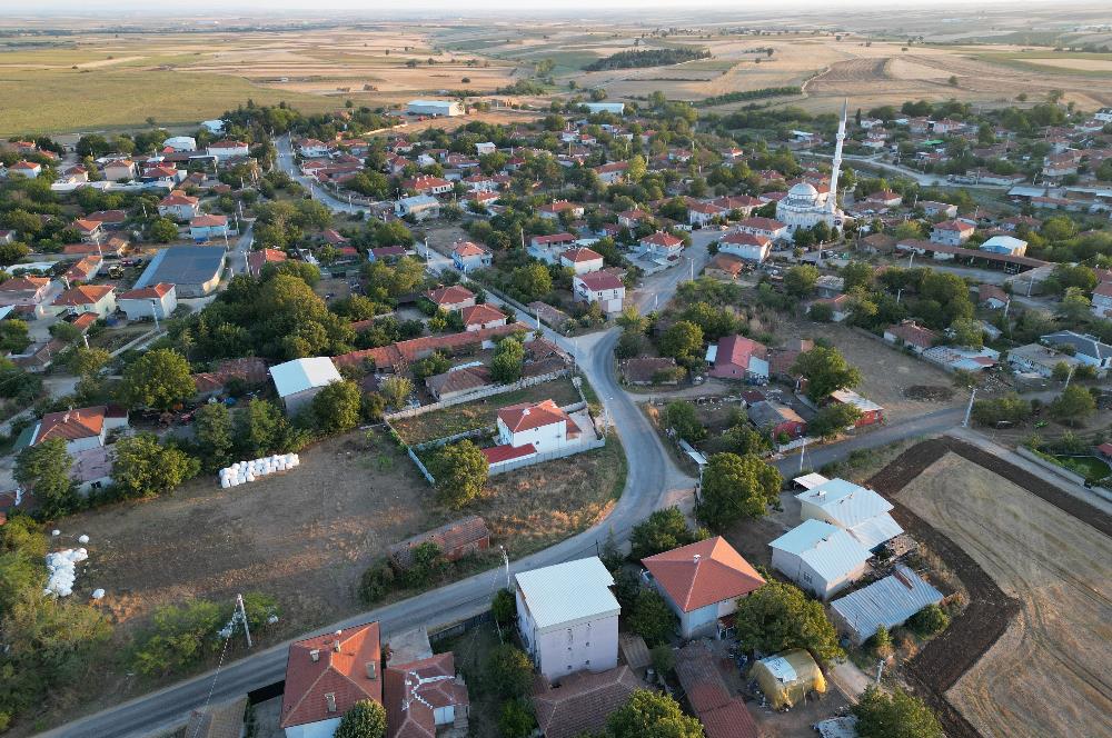 C21; EMİRALİ KÖYÜ YATIRIMLIK KÖŞE KONUT+TİCARİ SATILIK ARSA