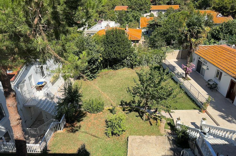 VILLA FOR SALE IN BÜYÜKADA NİZAM MAHALLESİ WITH SEA VIEW AND LARGE GARDEN