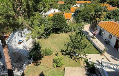 VILLA FOR SALE IN BÜYÜKADA NİZAM MAHALLESİ WITH SEA VIEW AND LARGE GARDEN